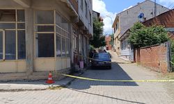 Evinin balkonundan düşen yaşlı adam ağır yaralandı!
