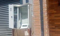 Eskişehir'de açık elektrik panosu tehlike saçıyor