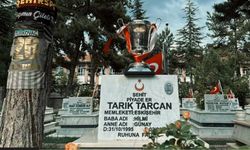 Eskişehirspor'un unutulmaz isimlerine şampiyonluk kupası gitti