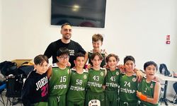 Velilerden basketbolculara pasta sürprizi