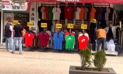 Eskişehir'de uygun fiyatlı tişörtlere ilgi yoğun