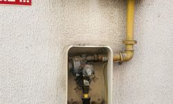 Eskişehir'de kapağı kırılan doğalgaz kutusu risk saçıyor