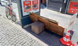 Eskişehir'de gelişigüzel bırakılan malzemeler geçişi engelledi!