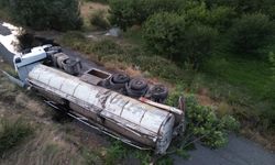 Afyon’da karayolunda kaza: Tır devrildi, yol kapandı