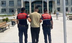 Kütahya’da dolandırıcılık suçundan aranıyordu, evde yakalandı