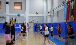 Geleceğin voleybolcuları Tepebaşı’nda yetişiyor