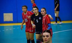 Hentbol camiasında bekleyiş sürüyor