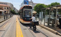 Eskişehir tramvay yolunda tehlikeli yolculuk!