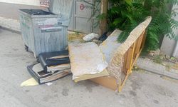Sokağa atılan koltuklar Şirintepe'de tepki topladı