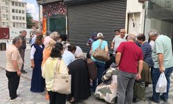 Eskişehir'de yolsa serdi, önünde izdiham oldu!