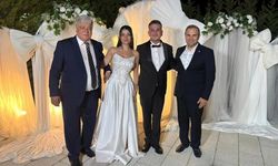 Başkan Dilsiz genç çifti  mutlu günlerinde yalnız bırakmadı