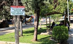 Parklardaki uyarı tabelaları dikkat çekti!