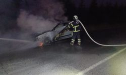 Araçta büyük korkuyu yaşadılar, seyir halinde alev aldı!