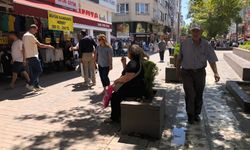Meteoroloji uyarılarına rağmen o cadde dolup taştı!