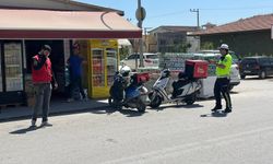 Motosikletli kurye ile otomobil çarpıştı!
