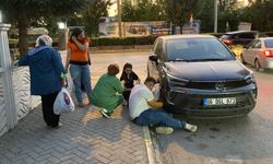 Eskişehir'de araç kaputunda mahsur kaldı, vatandaş yardıma koştu