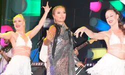 Demet Akalın Kemer’de hayranlarına unutulmaz anlar yaşattı
