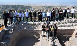 Rektör Adıgüzel’den Karacahisar Kalesi kazı alanına ziyaret