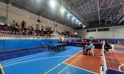 204 sporcu raket salladı