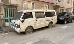 Eskişehir'de yıllardır aynı yerde, mahalleli merakta!