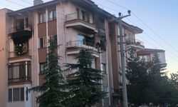 Afyon'da yangın kaçmak istedi, camdan atladı!