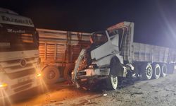 Arızalı tıra çarpan sürücü yaralandı!