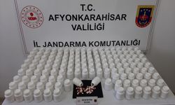 Afyon’da ev baskınında binlerce zehirli hap yakalandı!