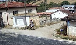 Köy meydanını çöplüğe çeviren hurdacılara tepki