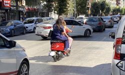 Eskişehir trafiğinde tehlikeli yolculuk: 3 kadın birden...