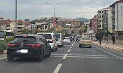 Okullar açıldı, ilk günde trafik çilesi!