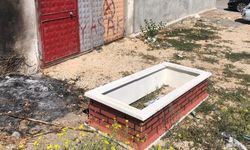 Eskişehir'de arazi ortasına bırakılan mezar kime ait?