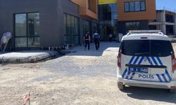 Eskişehir'de inşaatta dengesini kaybetti, beton zemine çakıldı