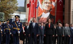 Eskişehir’de 29 Ekim coşkusu çelenk töreniyle başladı