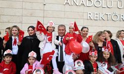 Minik Öğrenciler Cumhuriyet için yürüdü