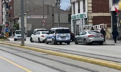 Eskişehir'de plakasız araç polis aracına çarptı!