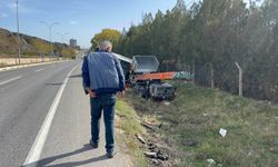 Eskişehir’e eşya taşırken kaza yaptı, emniyet kemeri hayat kurtardı