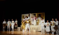 "Kibarlık Budalası" Eskişehir'de tiyatroseverlerle buluştu