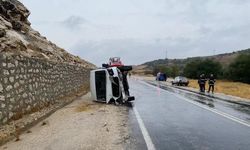 Bilecik’te kamyonet devrildi: Sürücü yaralandı!