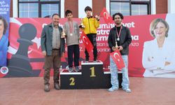 Eskişehir’de Cumhuriyet Satranç Turnuvası ödüllerle taçlandı