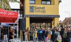 Eskişehir Sanat Sokağı'nda renkli panayır