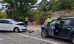 Bilecik’te iki otomobil çarpıştı:2 yaralı!
