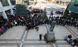 Atatürk, Tepebaşı’nda karanfillerle anıldı