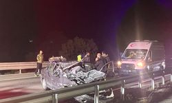 Tavşanlı’da otomobil tıra çarptı, 1 ölü, 1 yaralı