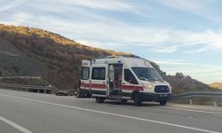 Bilecik'te elektrik direğine çarptı, sürücü yaralandı!