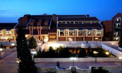 Anadolu Üniversitesi Kütüphanesi hangi saatlerde açık?