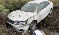 Bilecik'te bariyerlere çarpan araç yoldan çıktı!