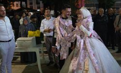 Bilecik'teki düğünde 15 metre para kurdelesi