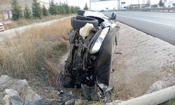 Eskişehir'e giden araç kanala devrildi!