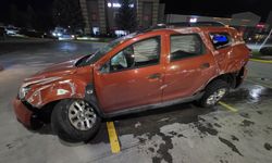 Bozüyük’te yoldan çıkan otomobil bariyerlere çarptı