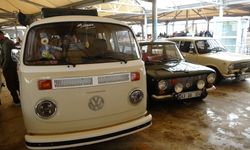 Kütahya Antika Pazarı’nda nostalji rüzgârı: Klasik araçlara yoğun ilgi!